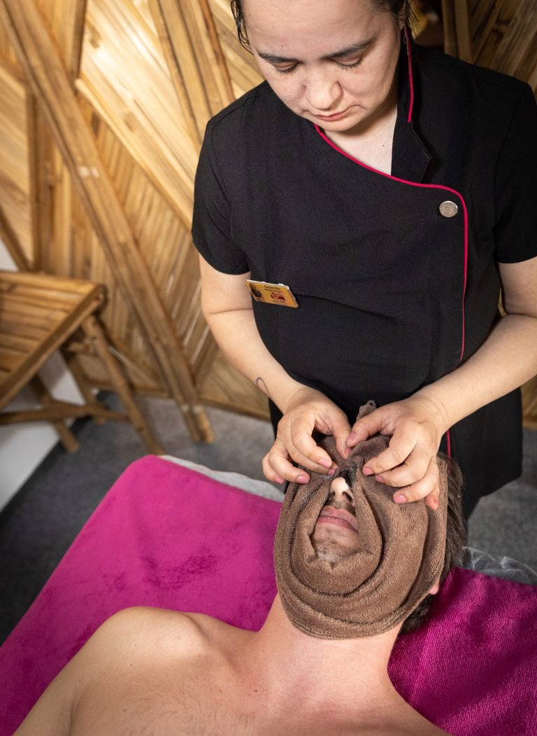 Choose between a relaxing spa day or a specialist beauty treatment.