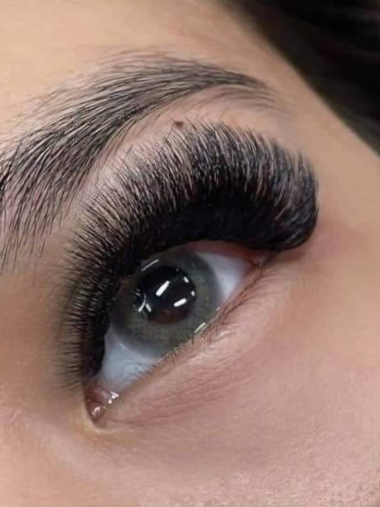 Volume eyelash extensions at Beauty Lounge Amsterdam