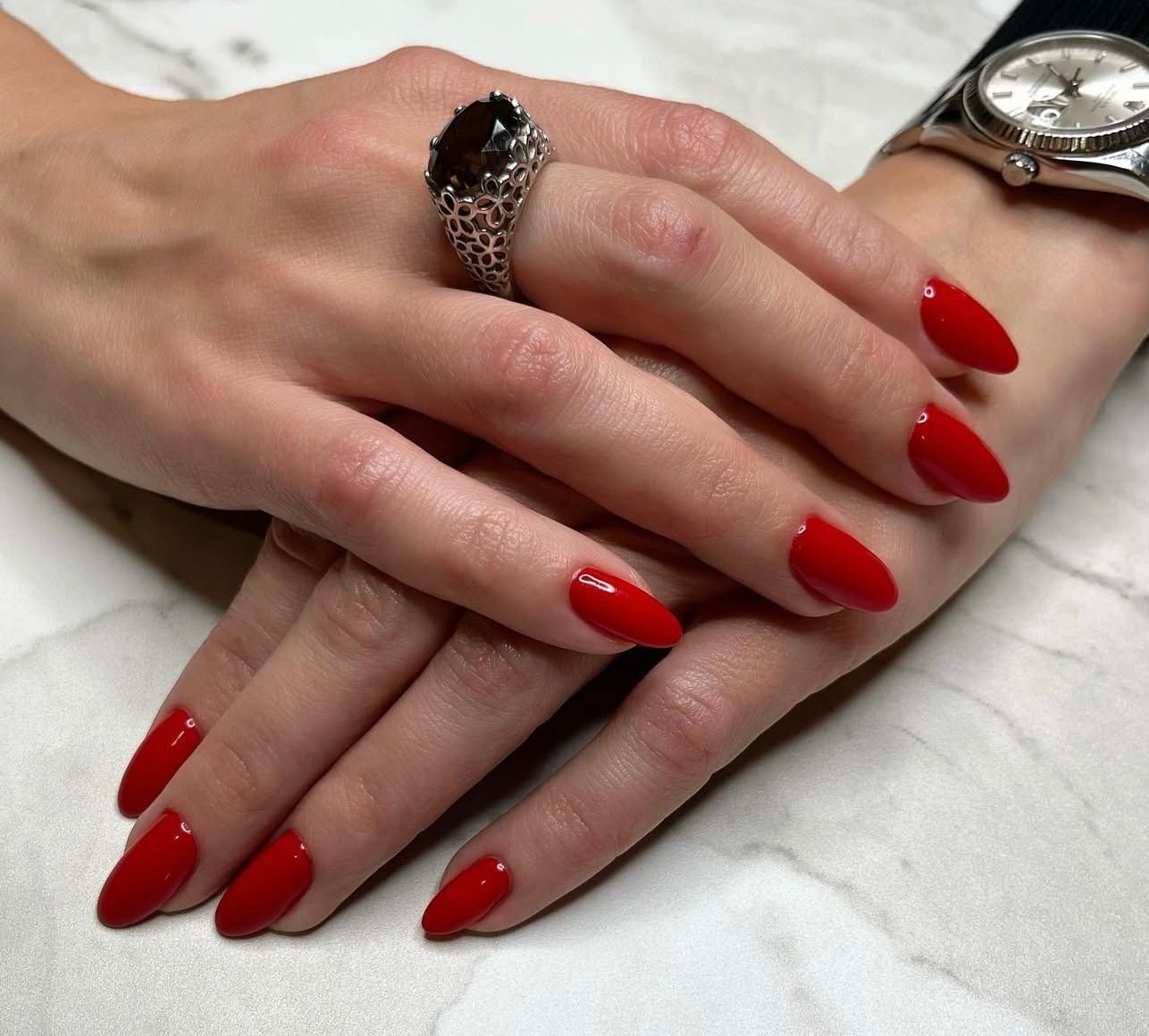 Red gel manicure at Beauty Lounge Amsterdam